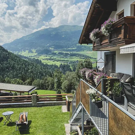 Lentsch Apartment *